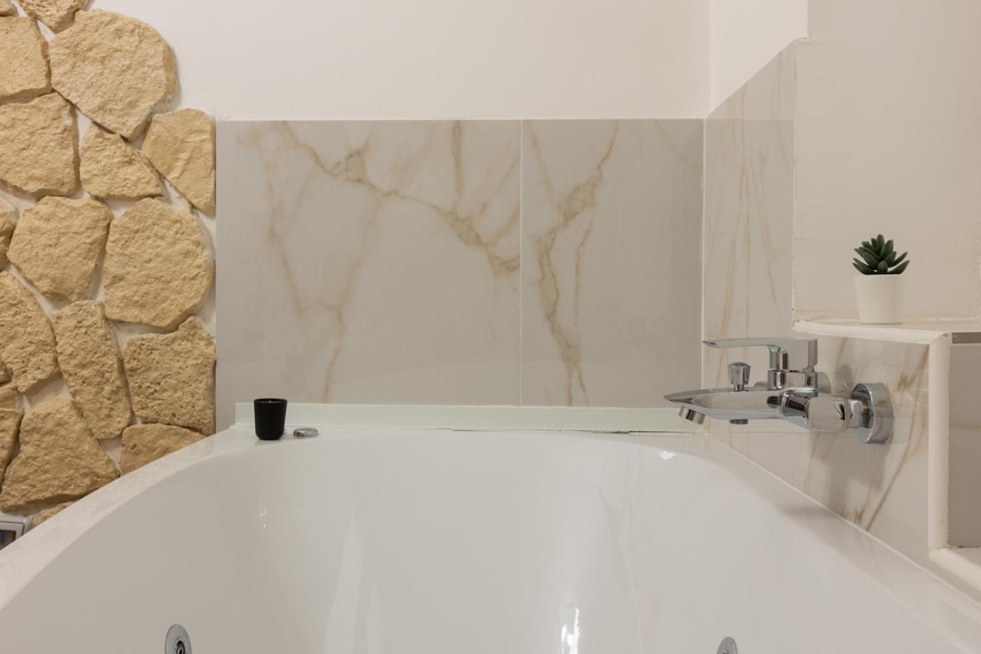 Fior Di Loto Rooms Cagliari Bagian luar foto