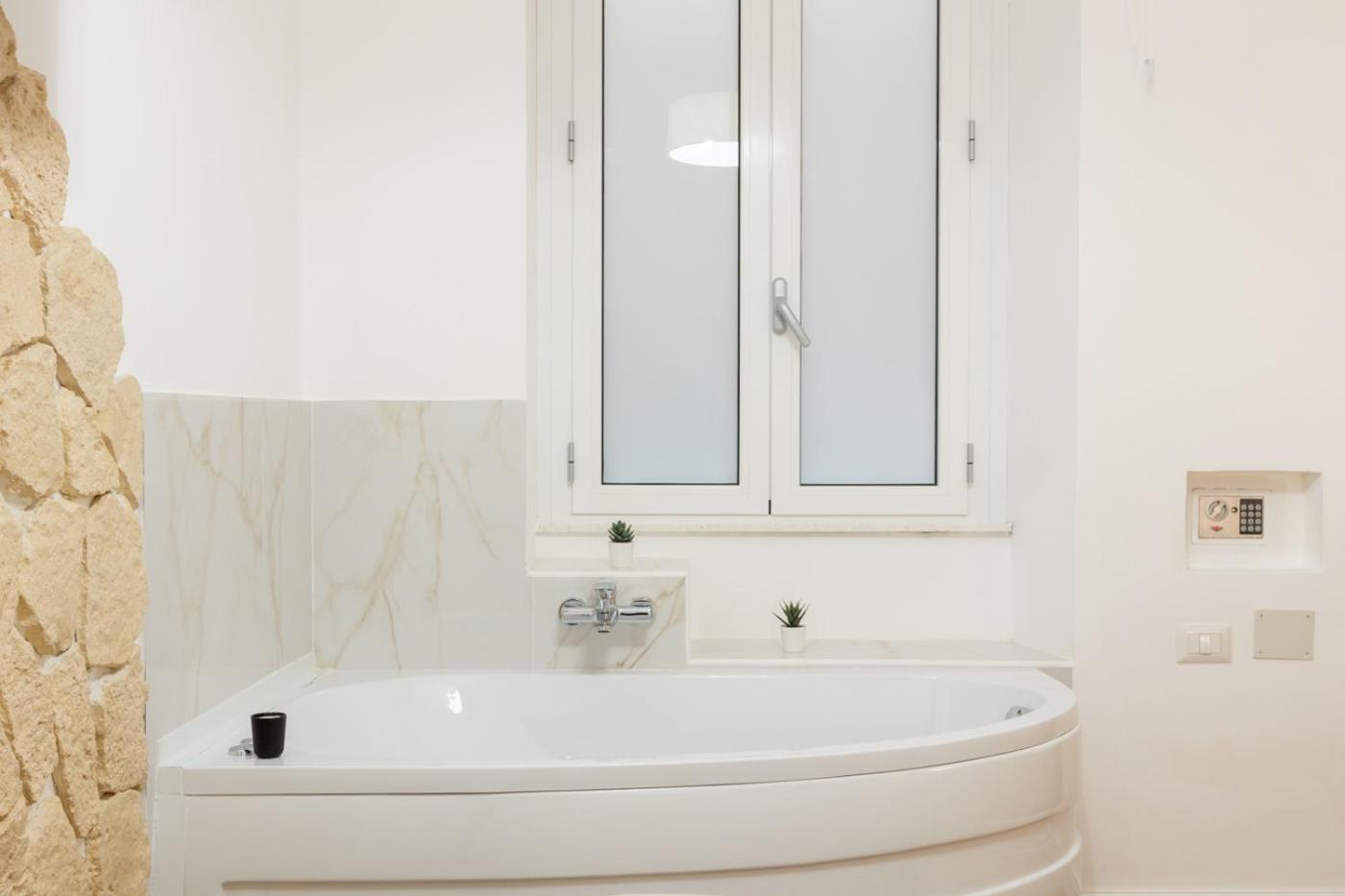 Fior Di Loto Rooms Cagliari Bagian luar foto