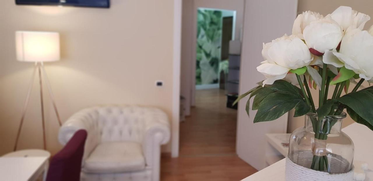 Fior Di Loto Rooms Cagliari Bagian luar foto